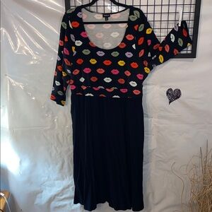 Torrid Black Dress with Colorful Lip Print - Stretch & pockets